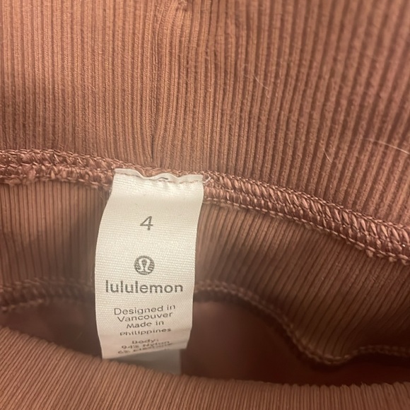 Lululemon Dance Studio Cropped, Women's size 4 - Picture 4 of 4